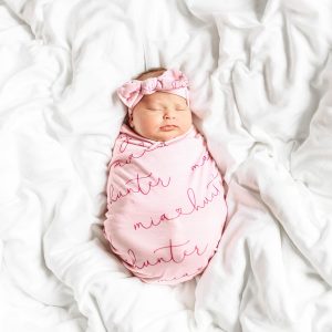 Personalized Baby Swaddle Blanket Set / Newborn Beanie Knotted Hat / Baby Shower Gift / Custom Print Name with Hearts