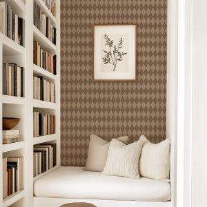 Small Scale Harlequin Wallpaper Peel and Stick, Neutral Brown Diamond Pattern, Vintage Argyle French Country Wall Decor